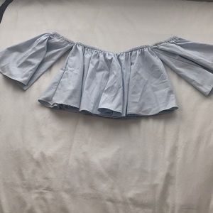 Cropped Cold shoulder shirt